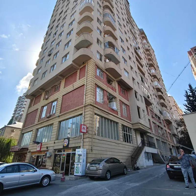 Satılır 3 otaqlı mənzil 146 m²