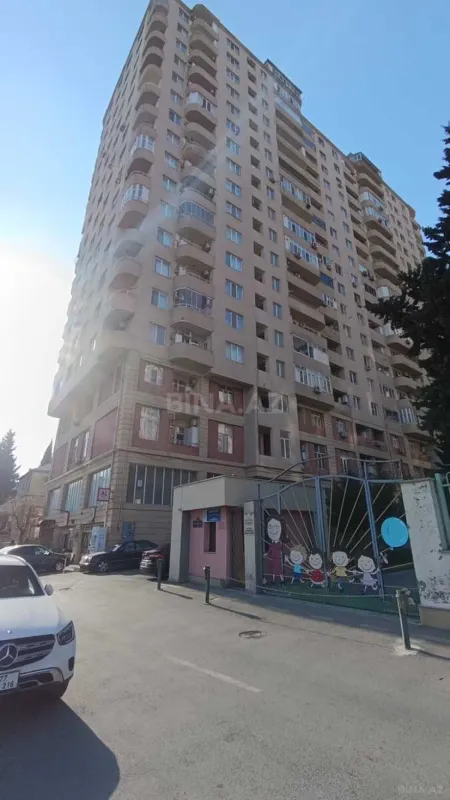 Satılır 3 otaqlı mənzil 146 m²
