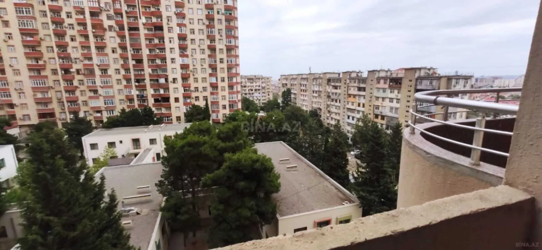 Satılır 3 otaqlı mənzil 146 m²