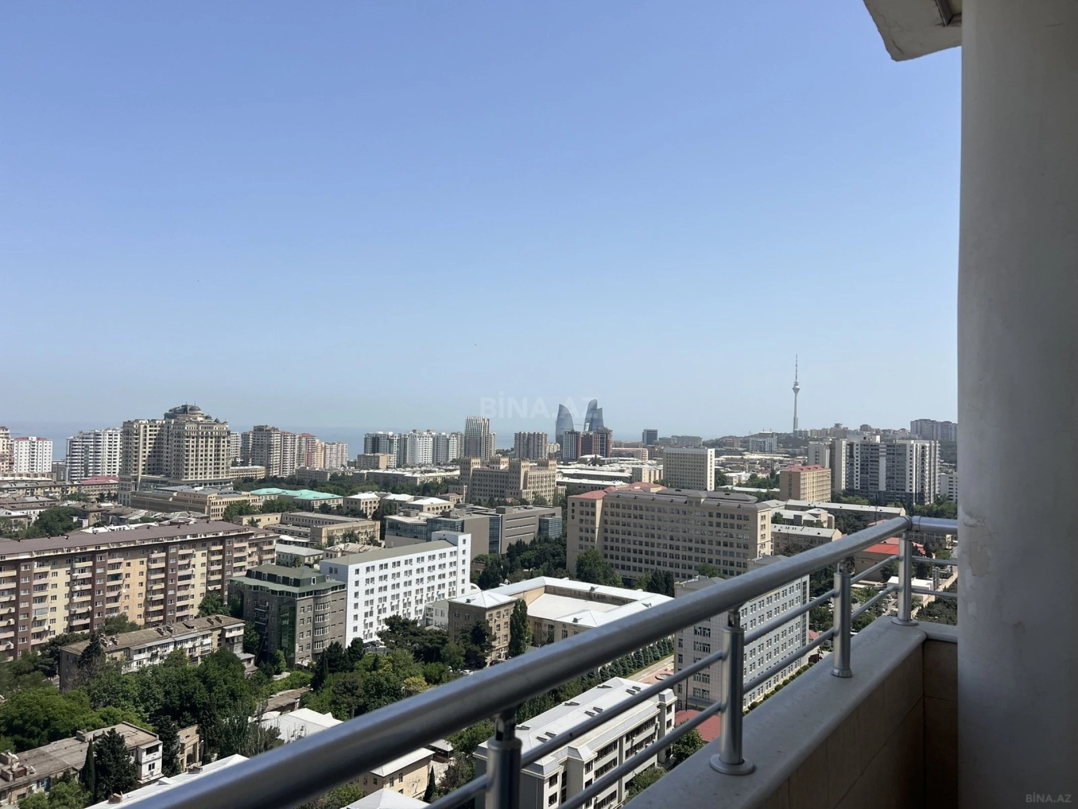 Satılır 4 otaqlı mənzil 163 m²