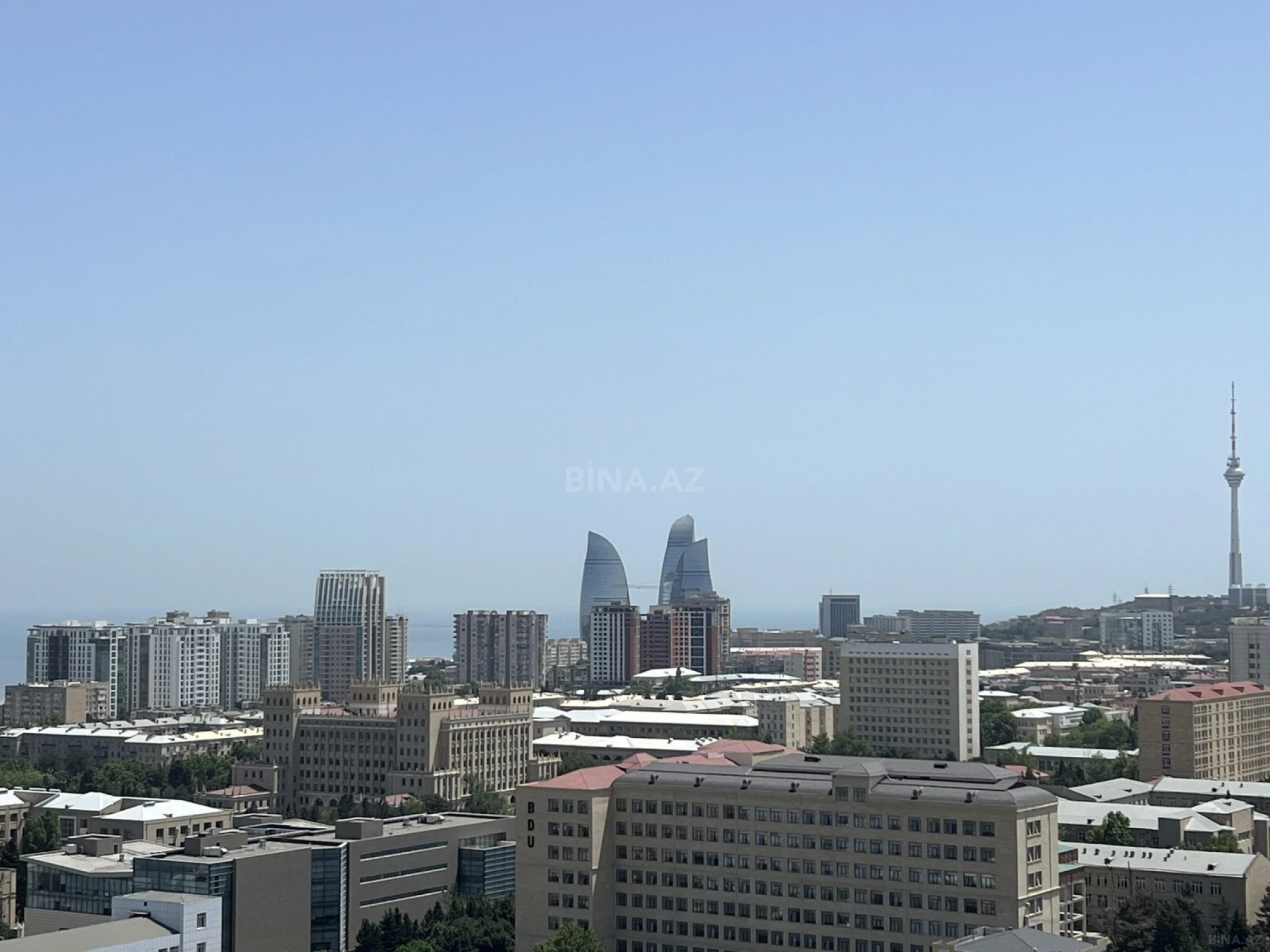 Satılır 4 otaqlı mənzil 163 m²