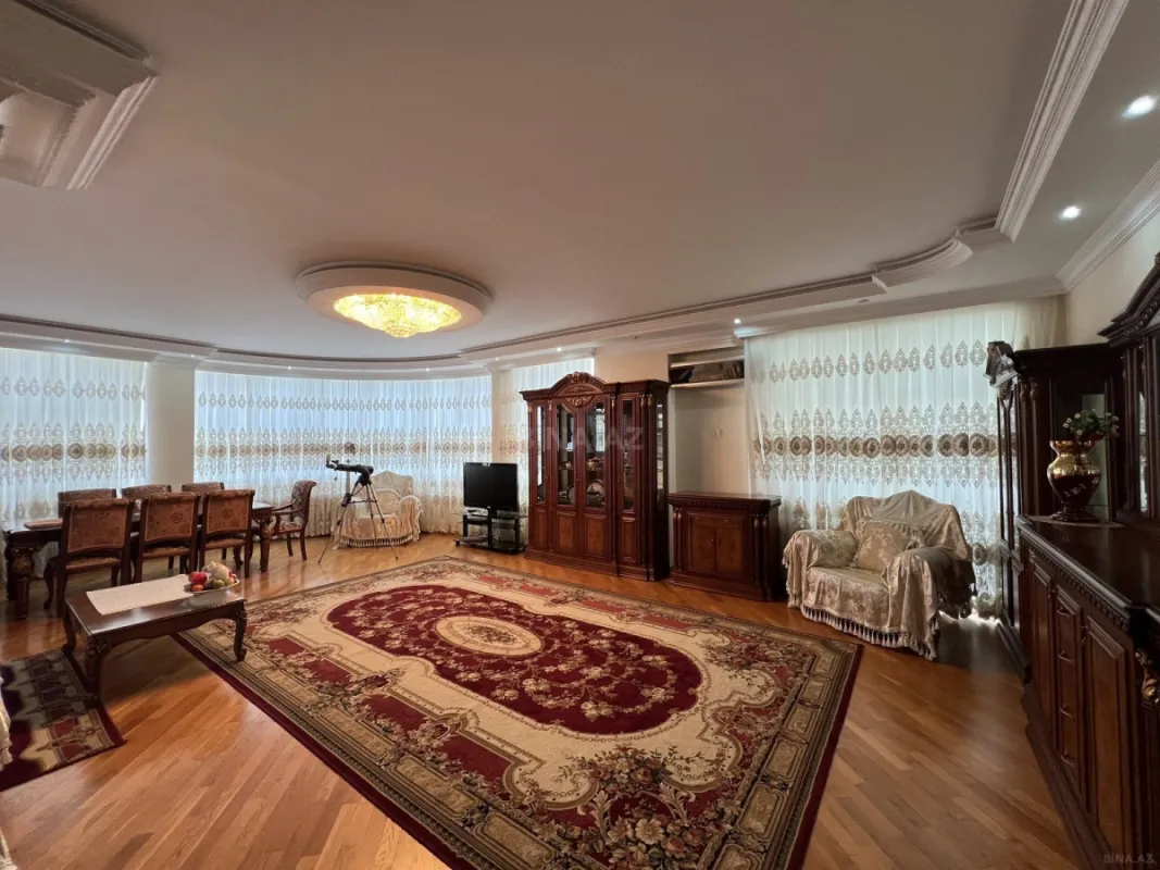 Satılır 4 otaqlı mənzil 163 m²