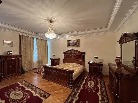 Satılır 4 otaqlı mənzil 163 m²