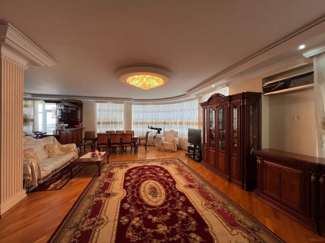 Satılır 4 otaqlı mənzil 163 m²