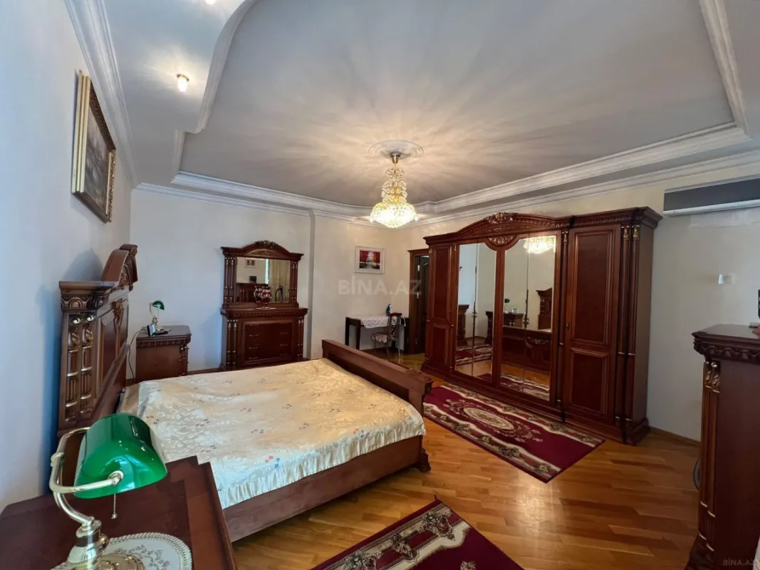 Satılır 4 otaqlı mənzil 163 m²