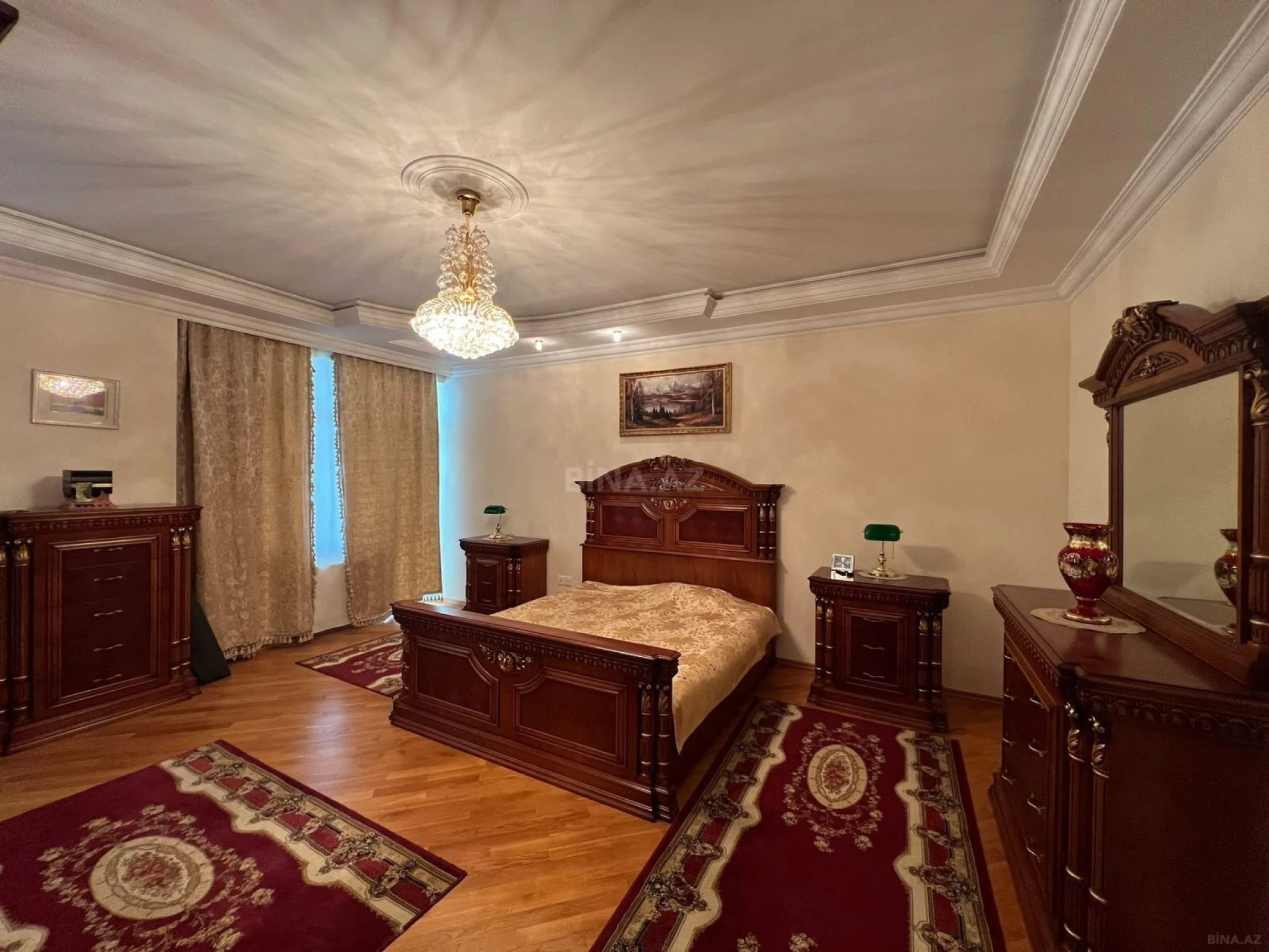 Satılır 4 otaqlı mənzil 163 m²
