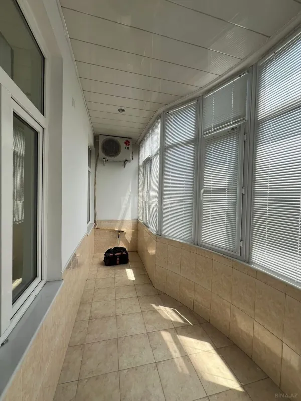 Satılır 4 otaqlı mənzil 163 m²