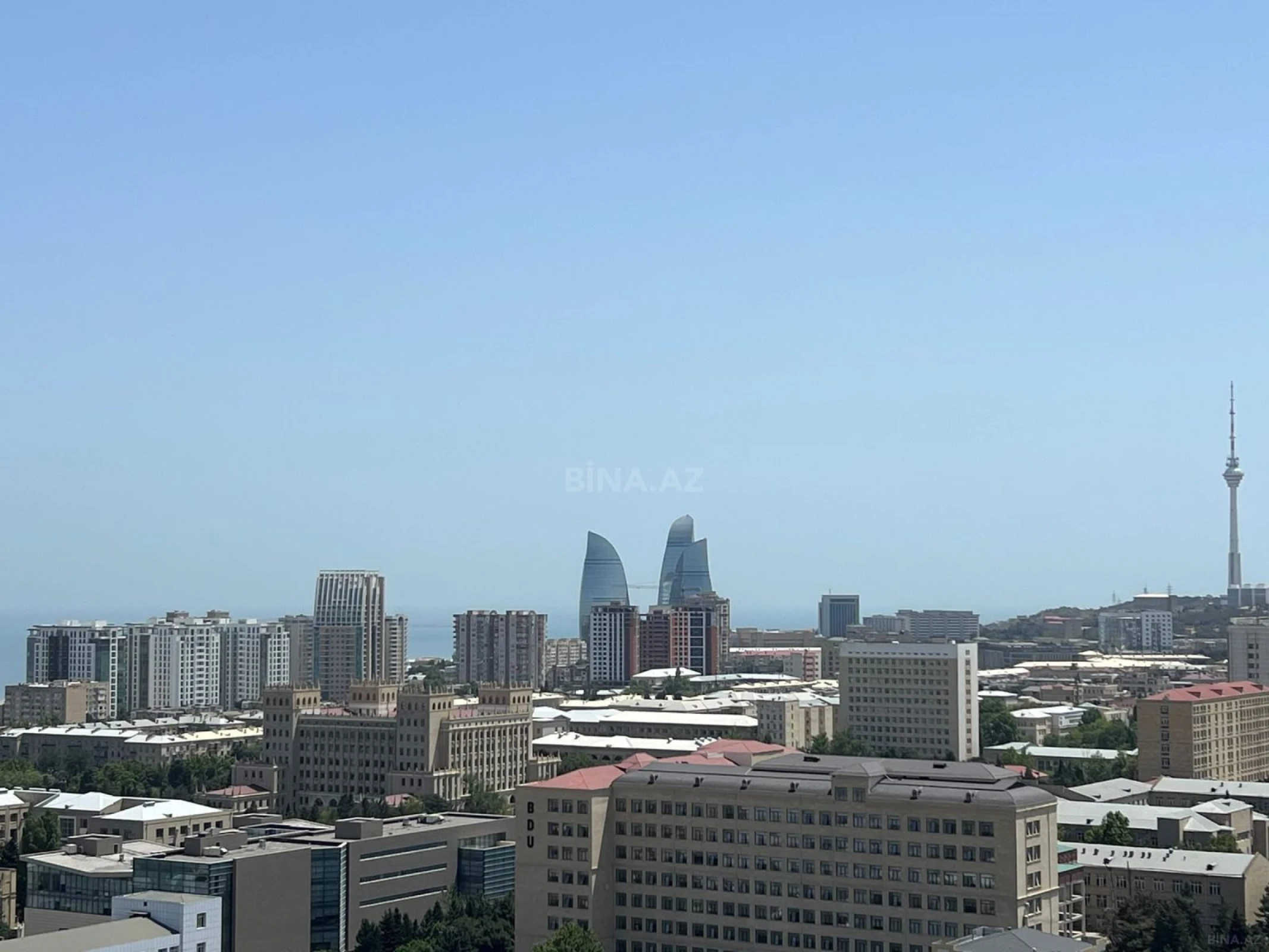 Satılır 4 otaqlı mənzil 163 m²