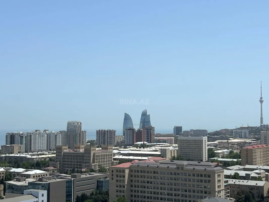 Satılır 4 otaqlı mənzil 163 m²