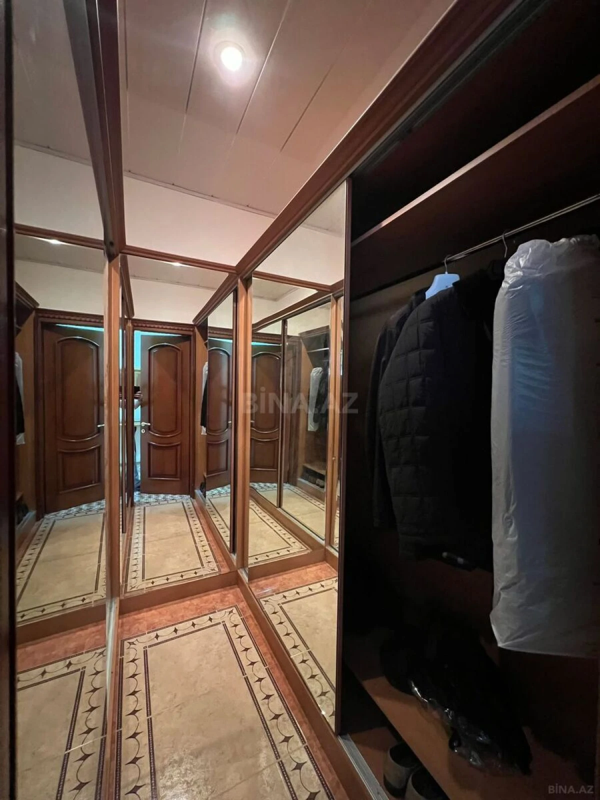 Satılır 4 otaqlı mənzil 163 m²