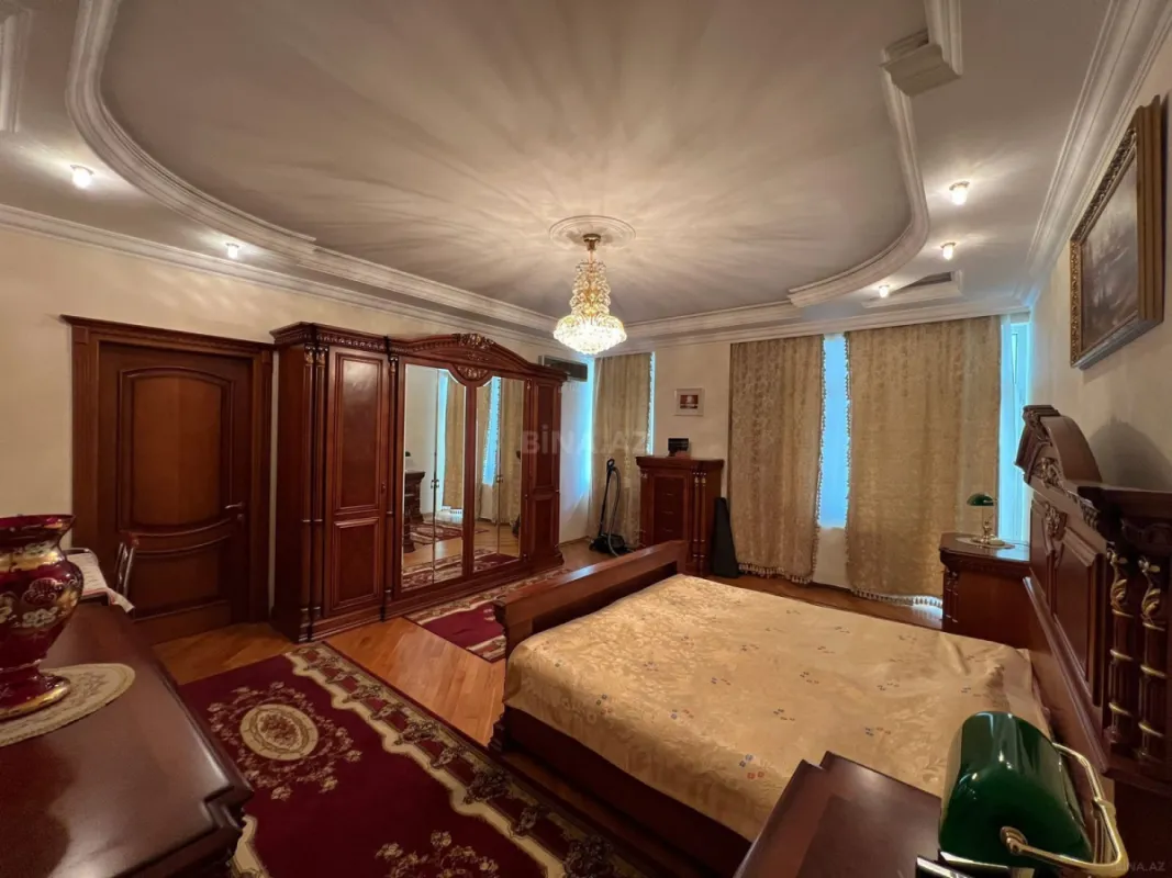 Satılır 4 otaqlı mənzil 163 m²
