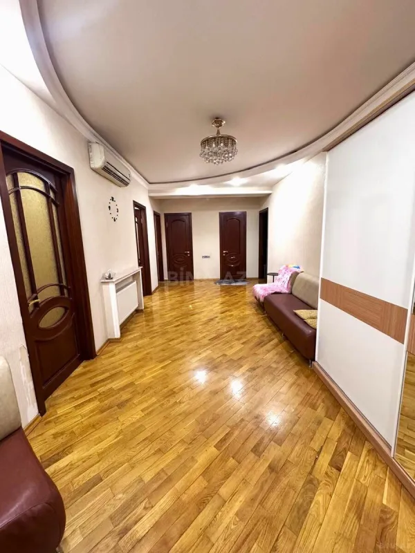 Kirayə verilir 3 otaqlı mənzil 140 m²