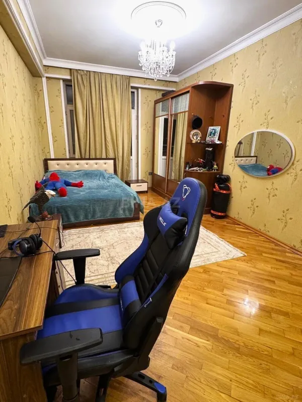 Kirayə verilir 3 otaqlı mənzil 140 m²