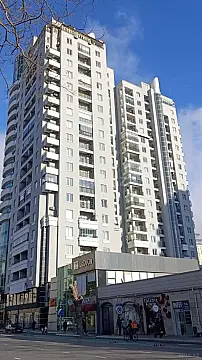 Satılır 4 otaqlı mənzil 255 m²