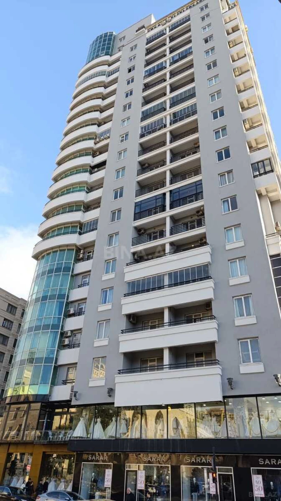 Satılır 4 otaqlı mənzil 255 m²