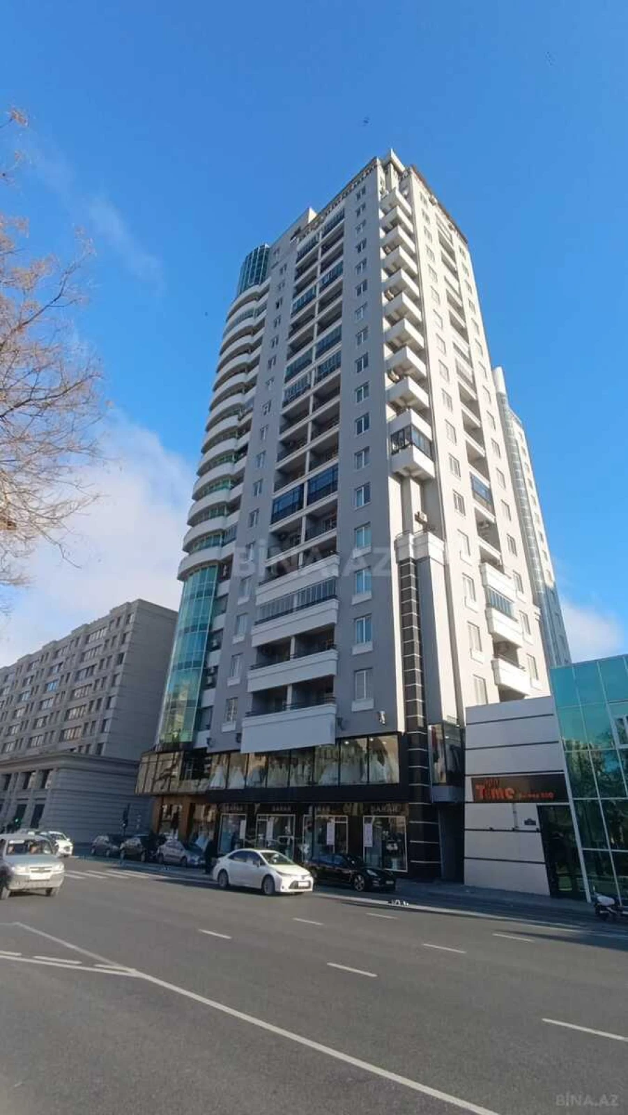 Satılır 4 otaqlı mənzil 255 m²