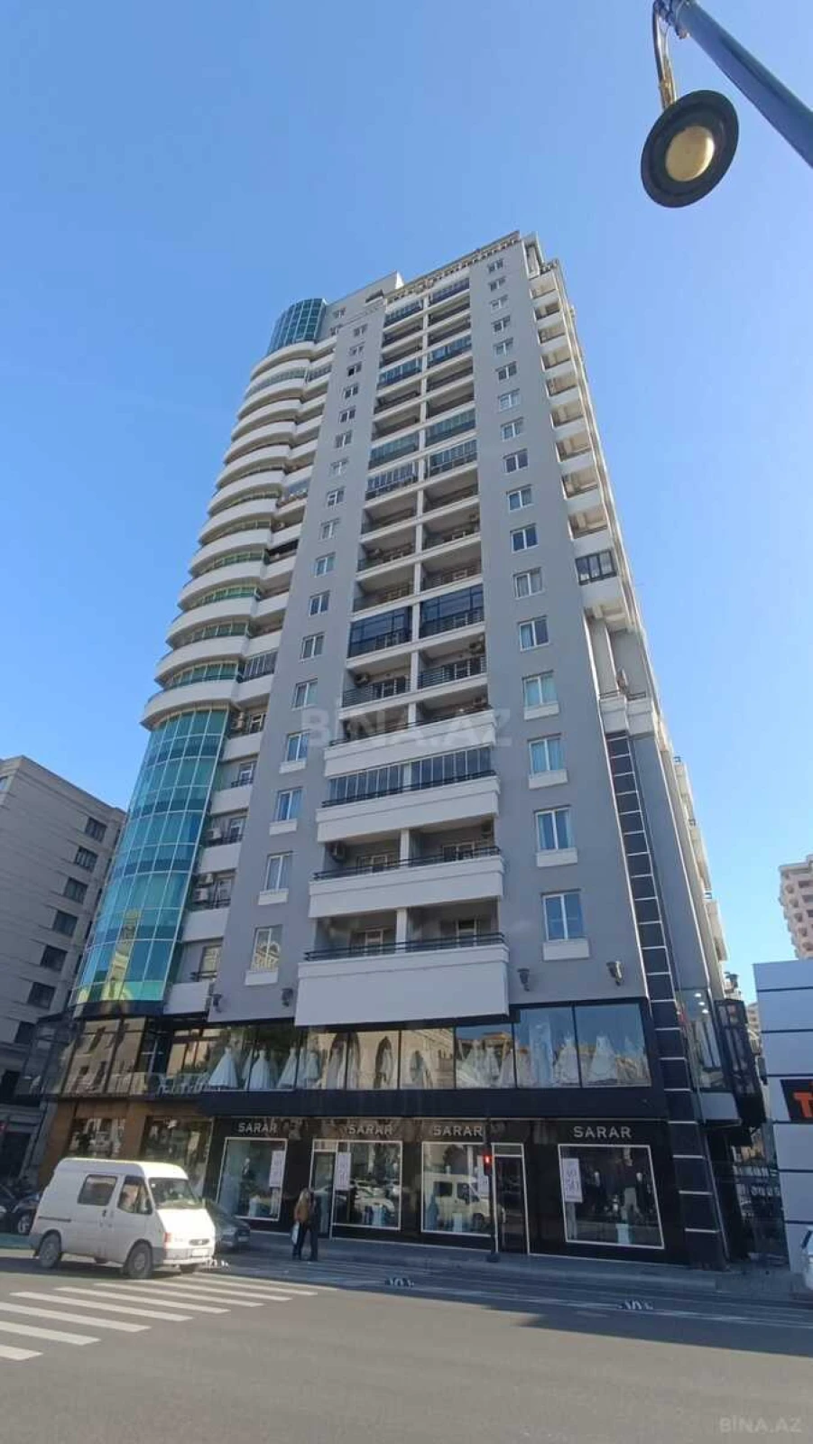 Satılır 4 otaqlı mənzil 255 m²