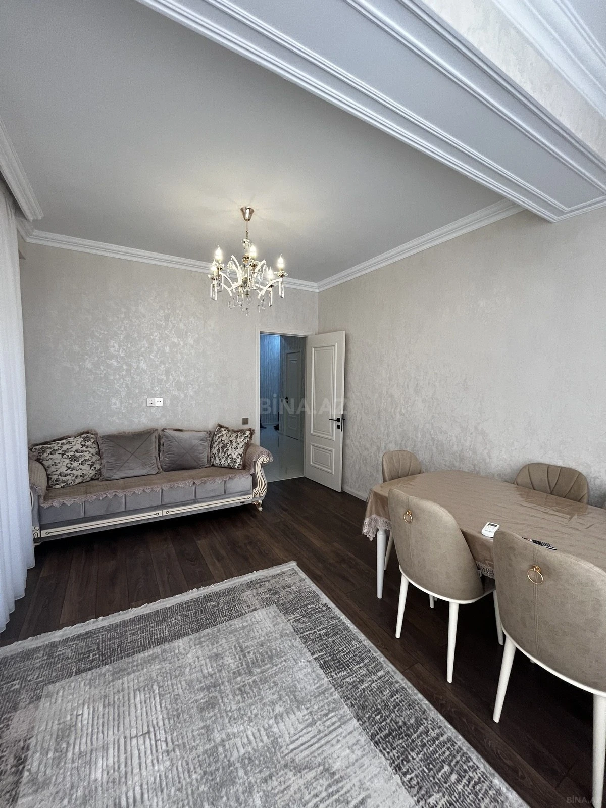 Kirayə verilir 2 otaqlı mənzil 76 m²