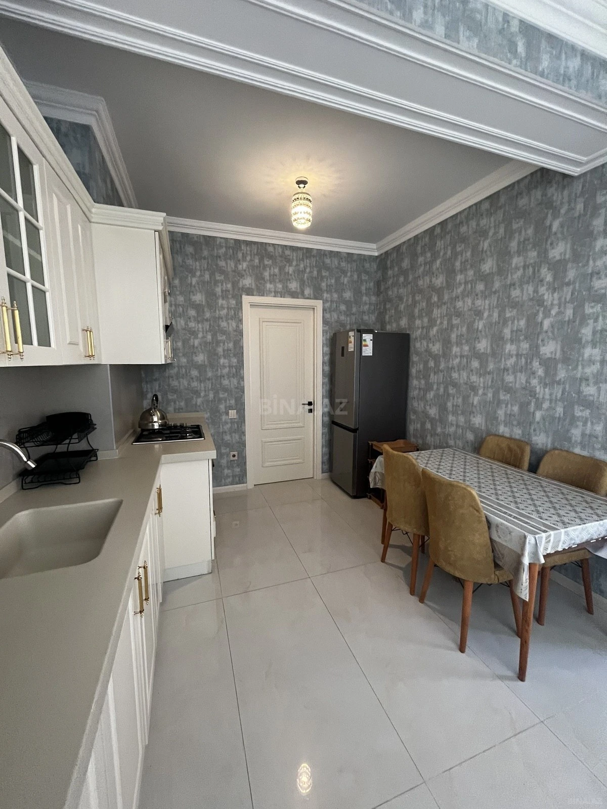 Kirayə verilir 2 otaqlı mənzil 76 m²