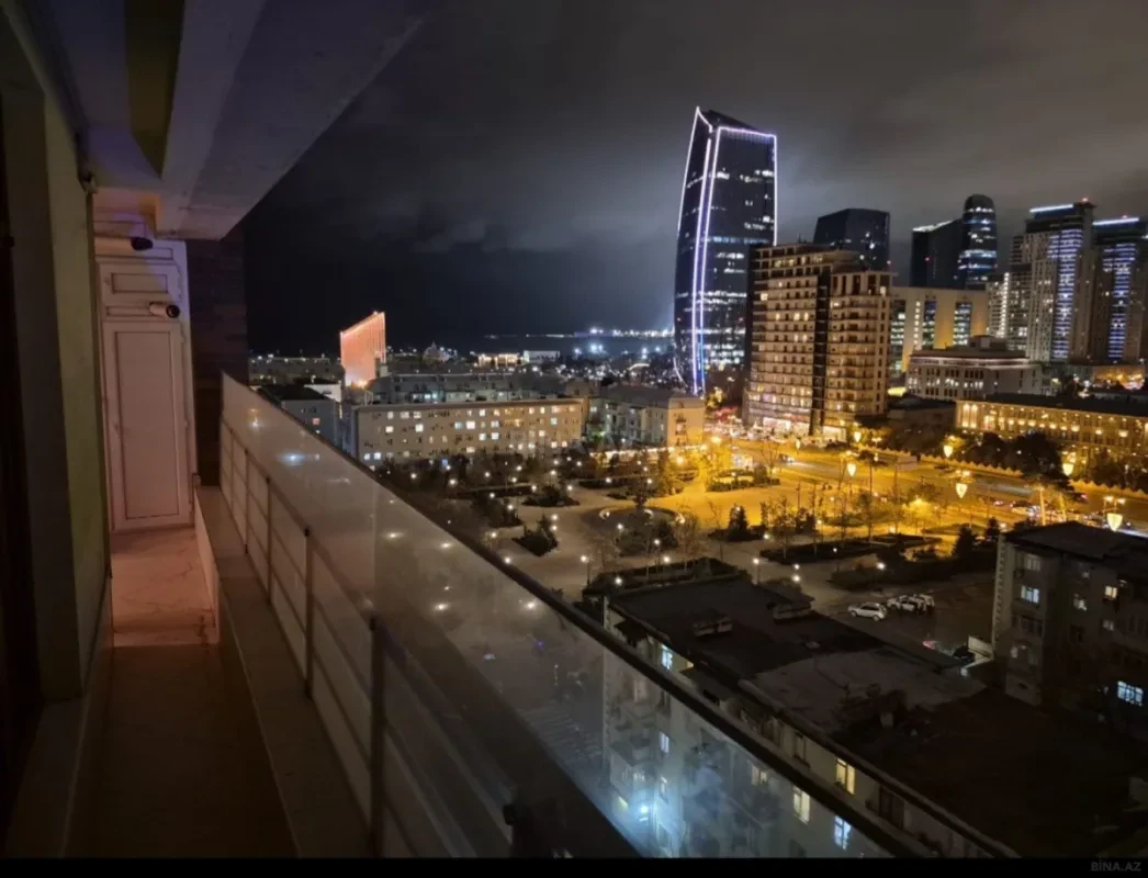 Satılır 5 otaqlı mənzil 225 m²