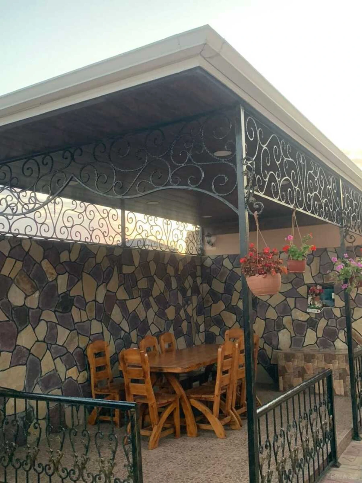 Satılır 5 otaqlı həyət evi 200 m²