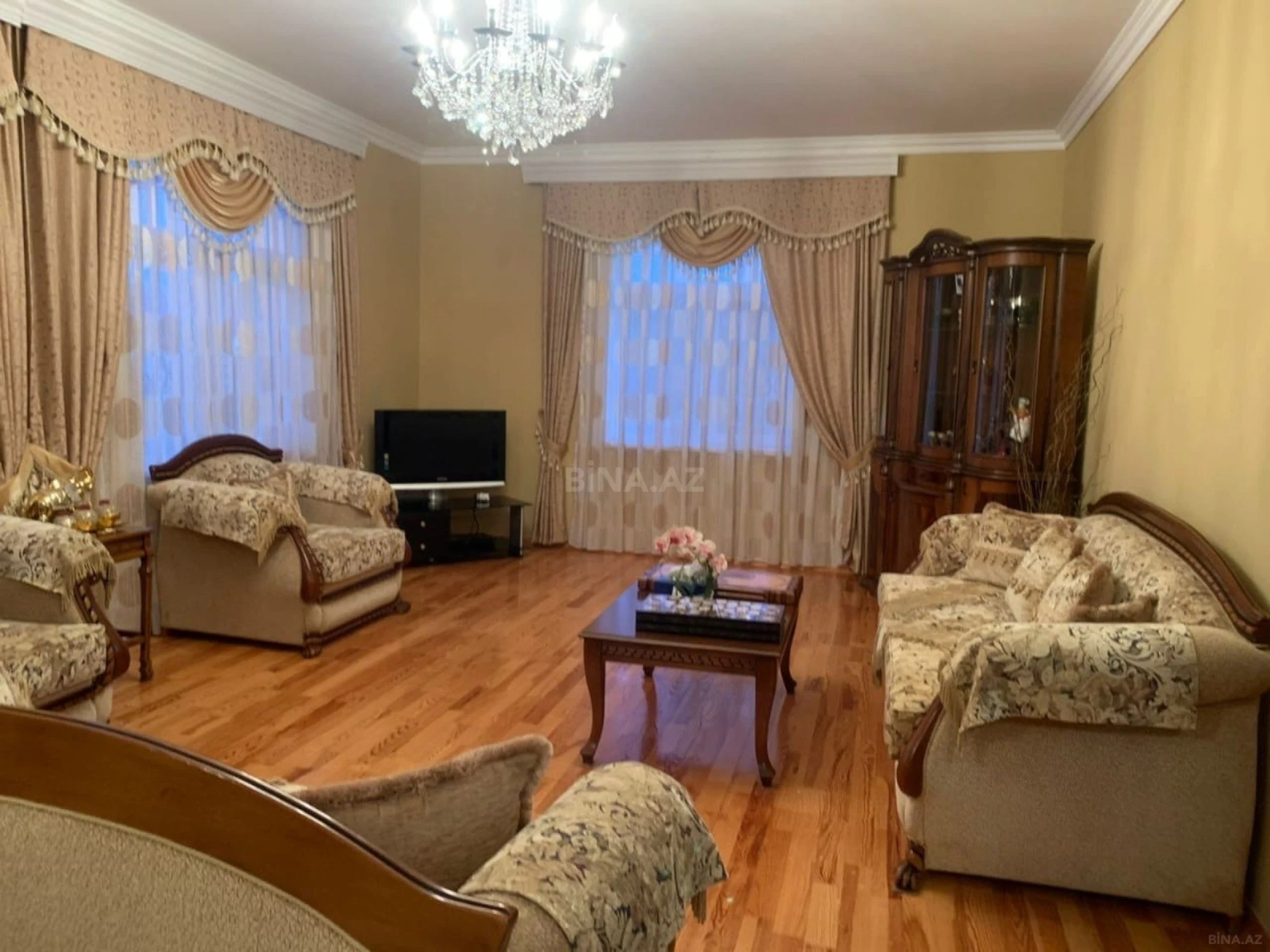 Satılır 5 otaqlı həyət evi 200 m²