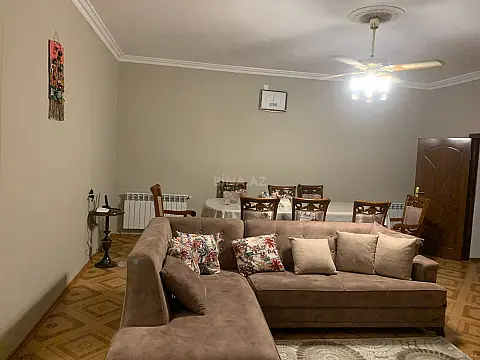 Satılır 5 otaqlı həyət evi 200 m²