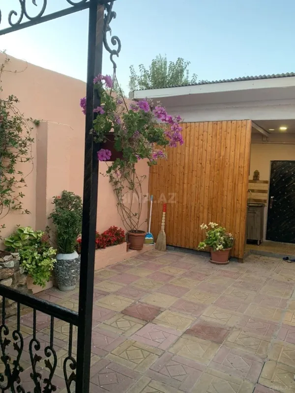 Satılır 5 otaqlı həyət evi 200 m²