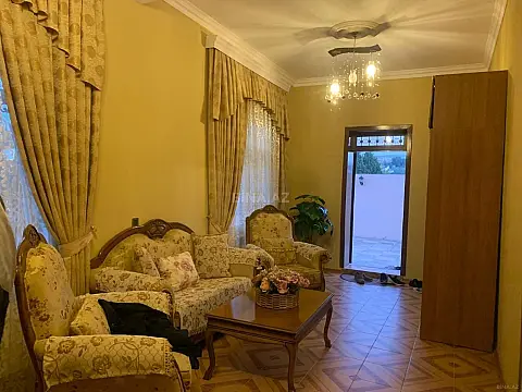 Satılır 5 otaqlı həyət evi 200 m²