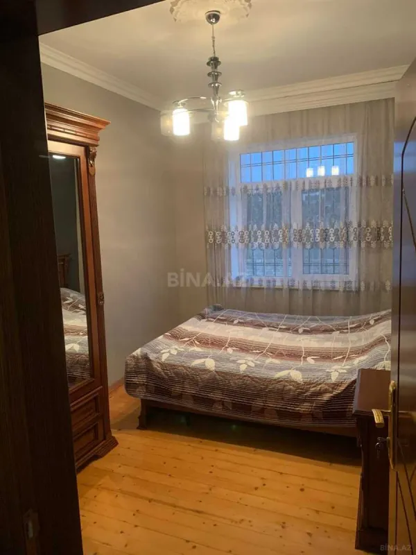 Satılır 5 otaqlı həyət evi 200 m²