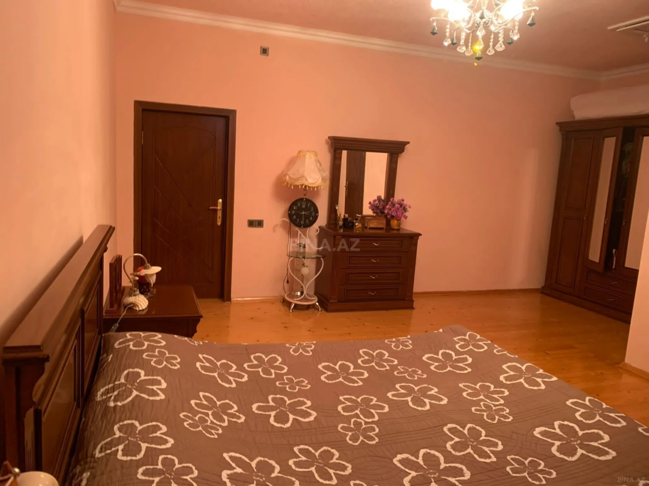 Satılır 5 otaqlı həyət evi 200 m²