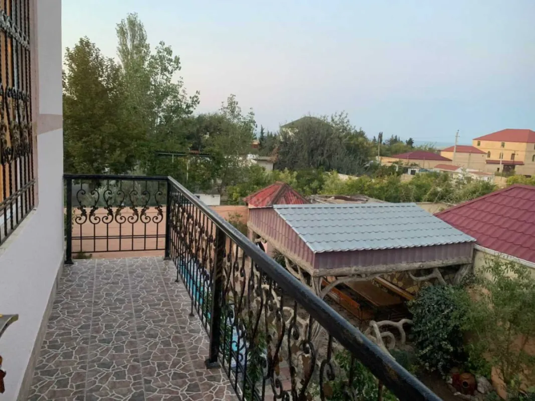 Satılır 5 otaqlı həyət evi 200 m²