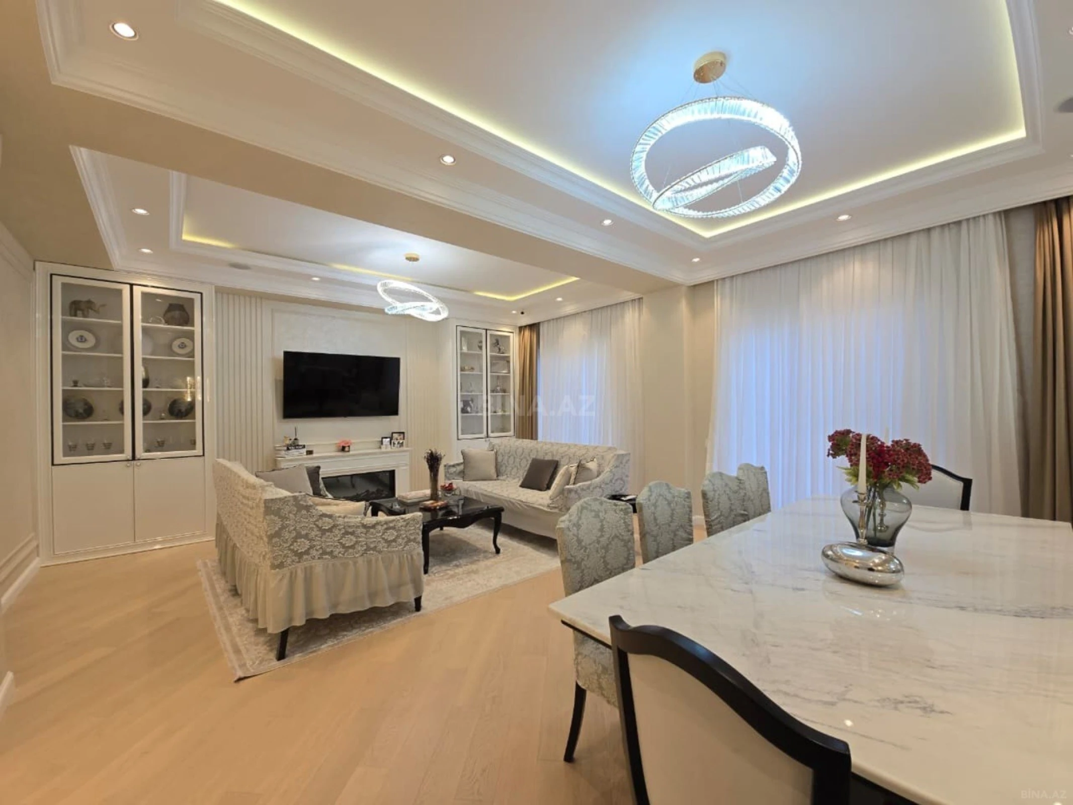 Satılır 4 otaqlı mənzil 180 m²