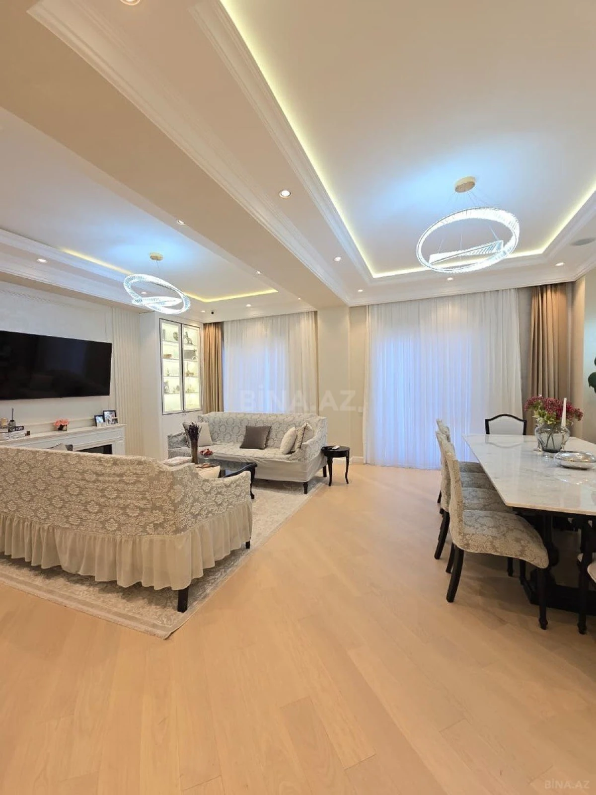 Satılır 4 otaqlı mənzil 180 m²