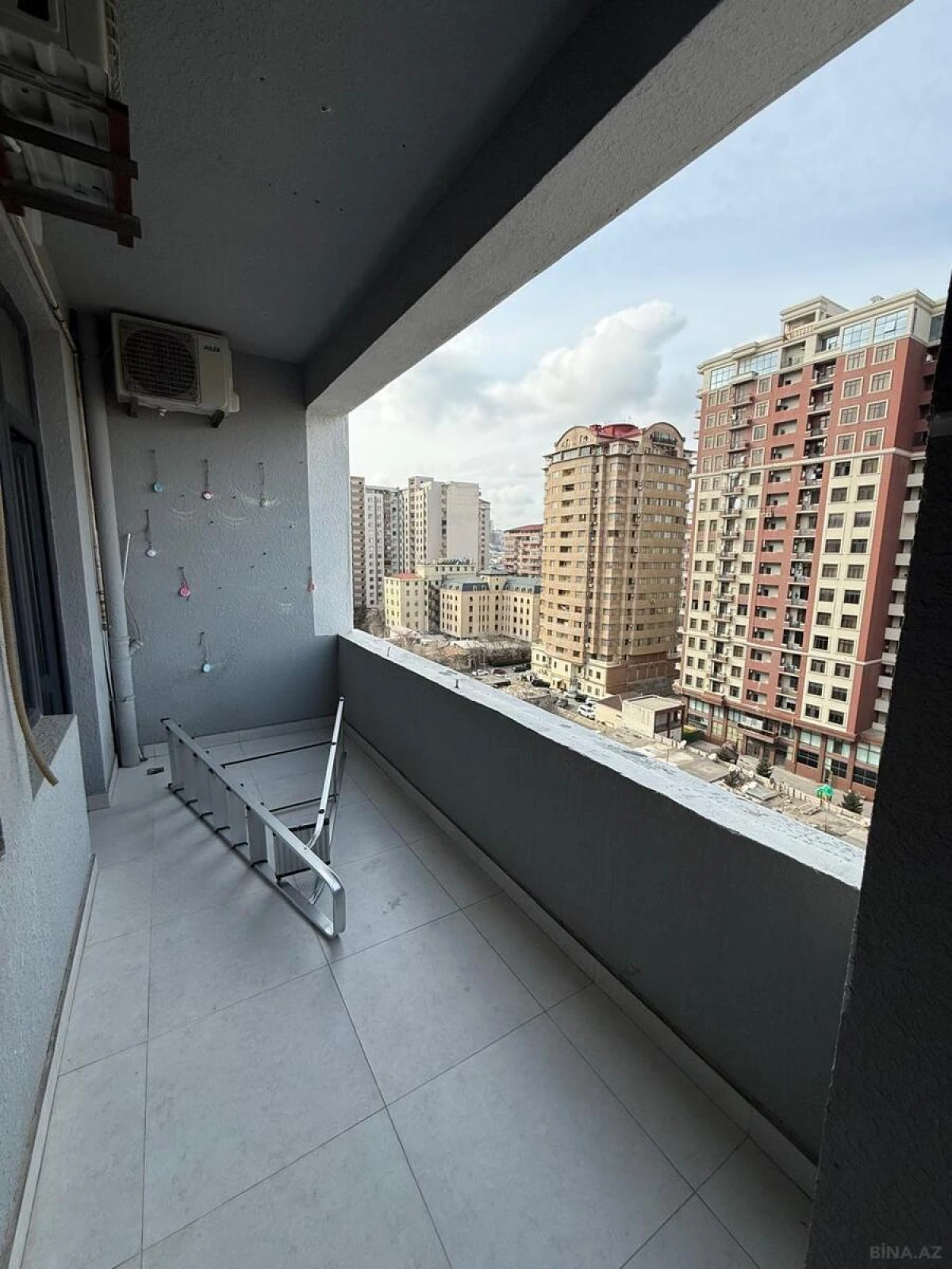 Satılır 2 otaqlı mənzil 74 m²
