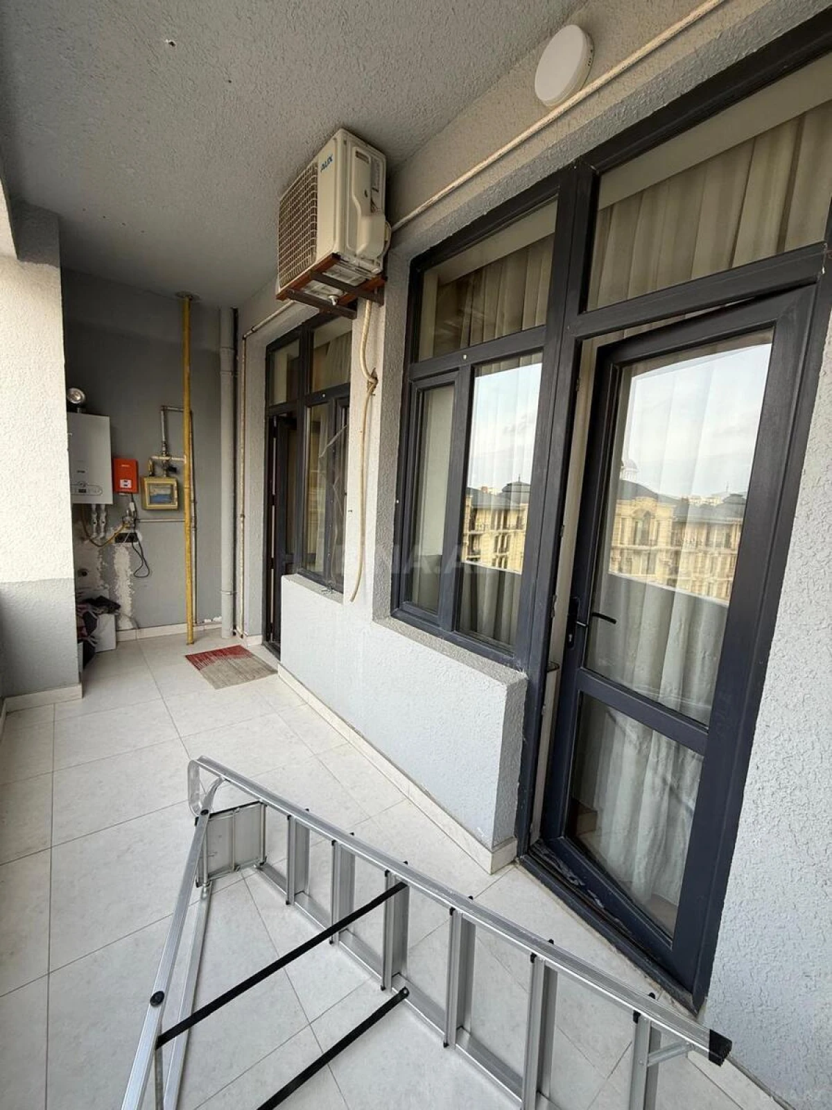 Satılır 2 otaqlı mənzil 74 m²