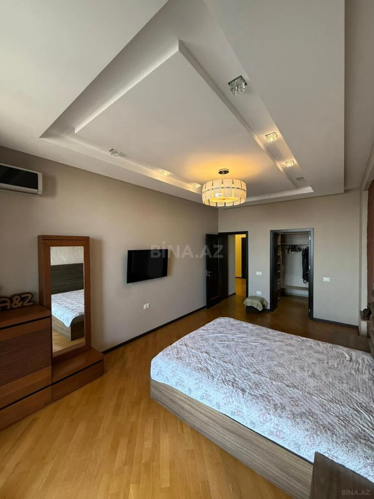 Satılır 3 otaqlı mənzil 160 m²