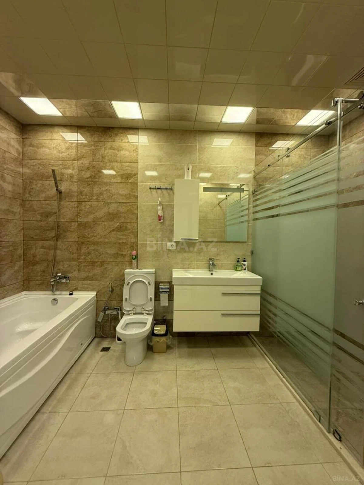 Satılır 3 otaqlı mənzil 160 m²