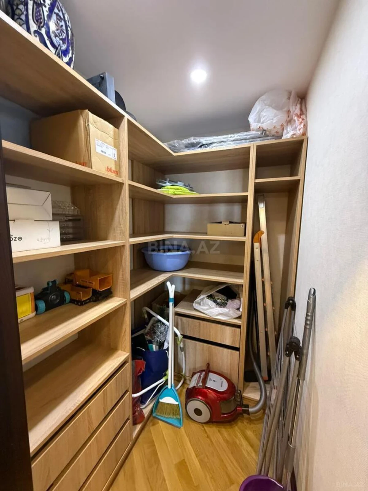 Satılır 3 otaqlı mənzil 160 m²