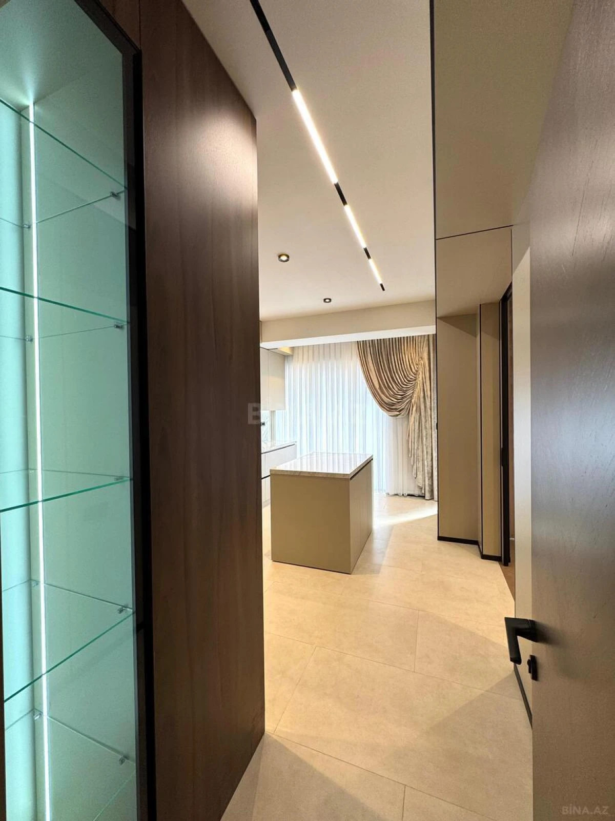 Satılır 3 otaqlı mənzil 128 m²