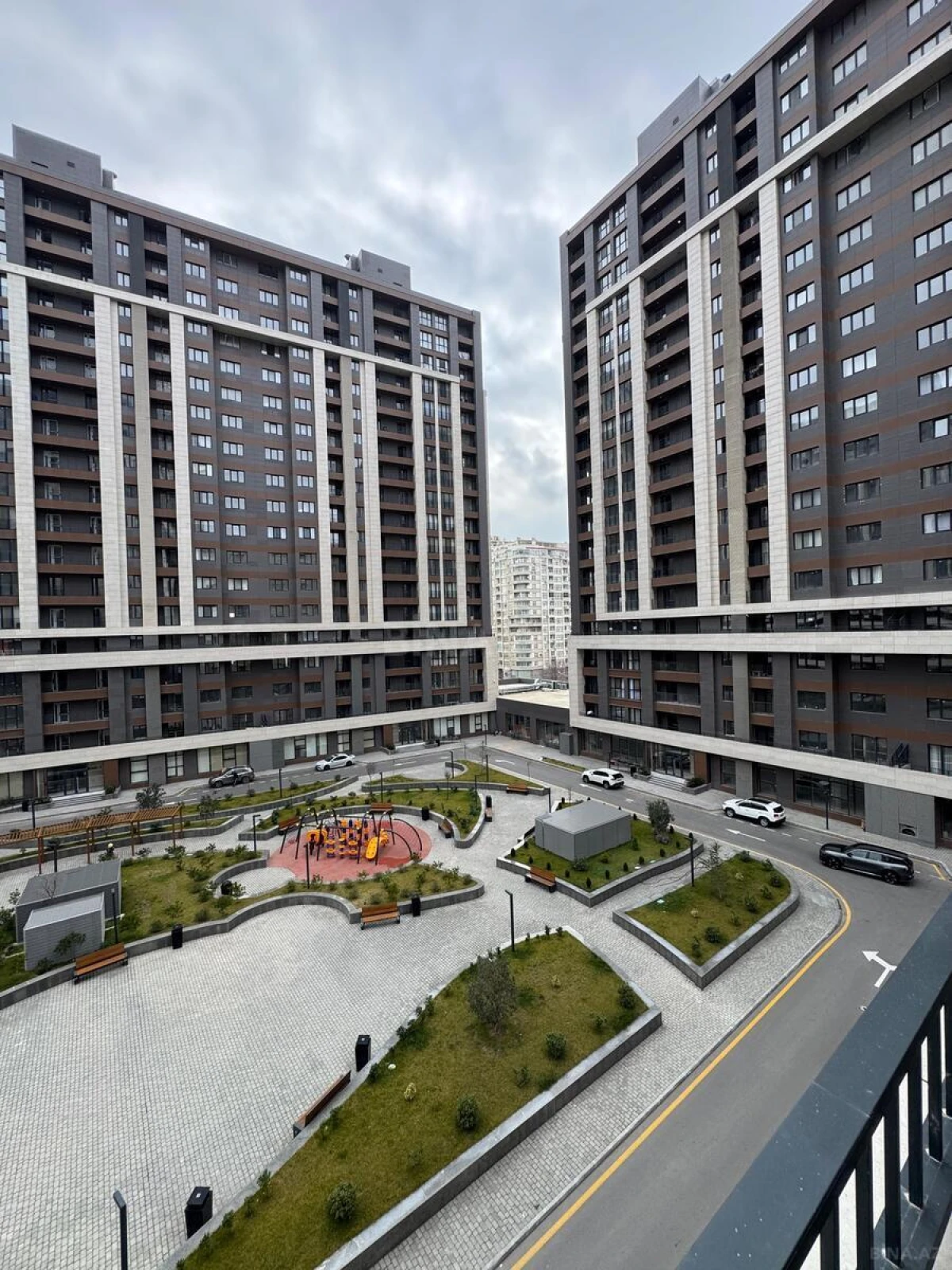 Satılır 3 otaqlı mənzil 128 m²