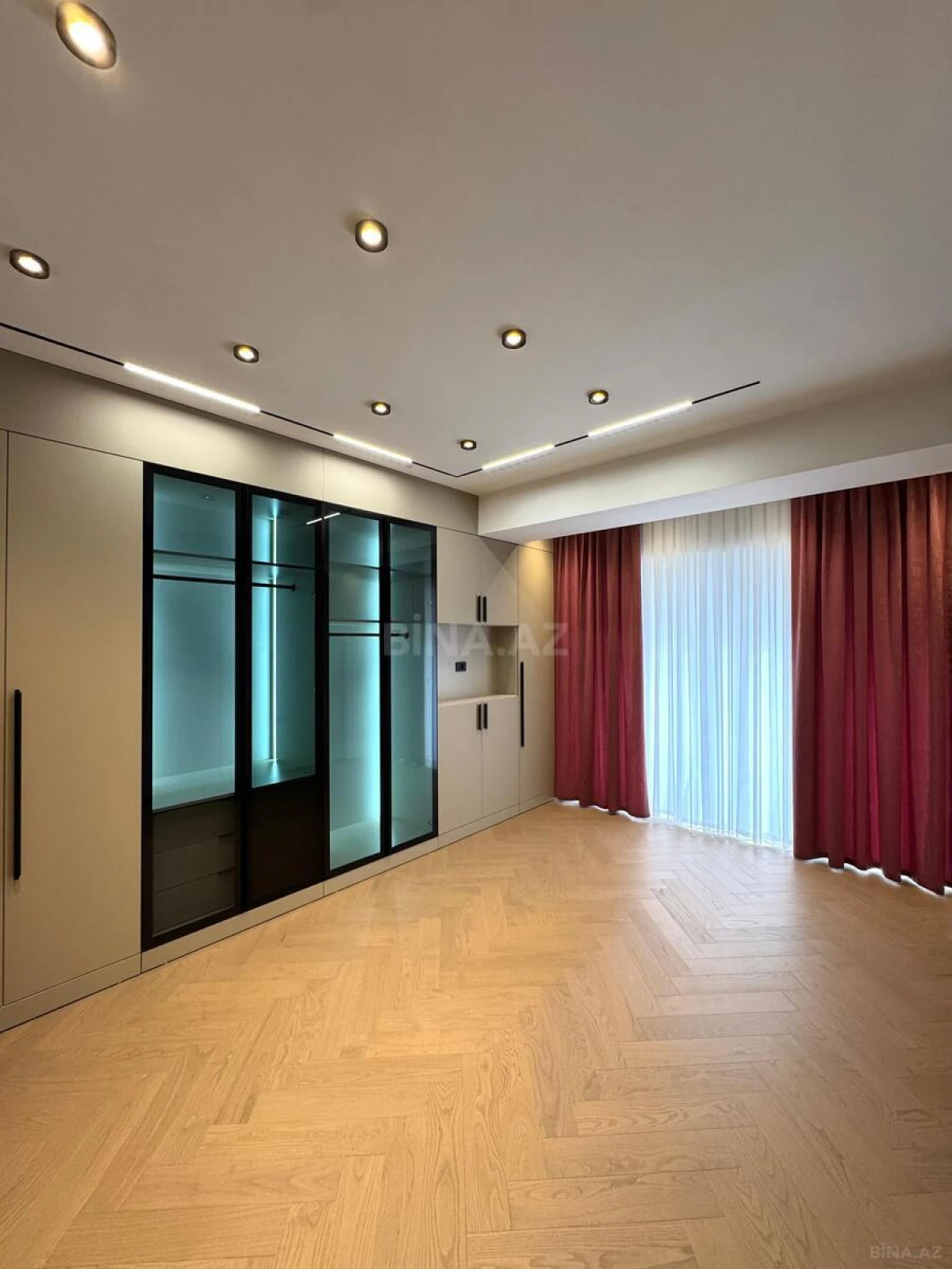 Satılır 3 otaqlı mənzil 128 m²