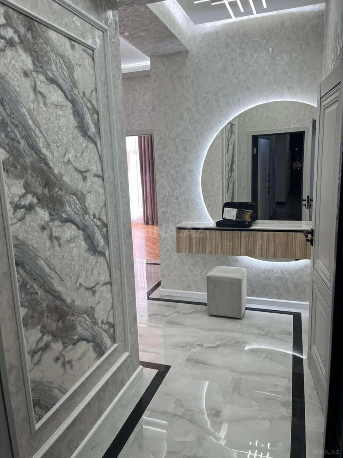 Satılır 2 otaqlı mənzil 76 m²