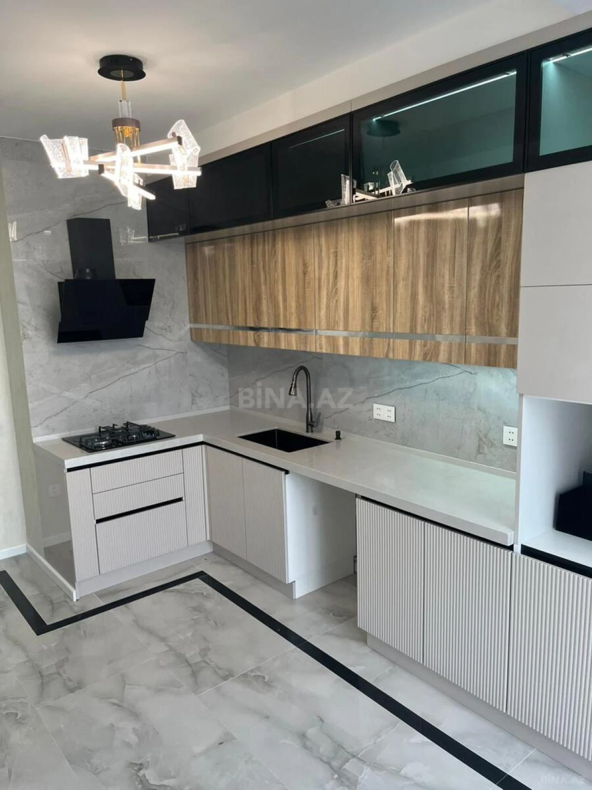 Satılır 2 otaqlı mənzil 76 m²