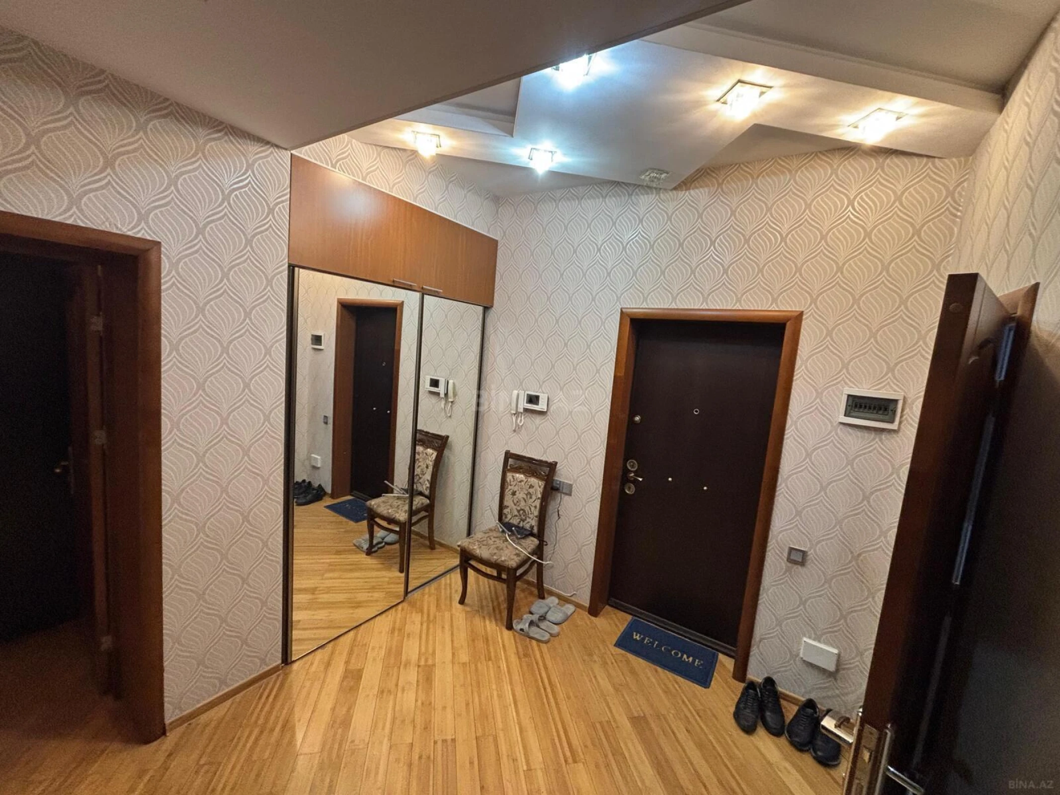 Satılır 2 otaqlı mənzil 87 m²