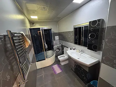 Satılır 2 otaqlı mənzil 87 m²