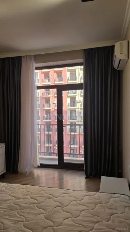 Kirayə verilir 2 otaqlı mənzil 90 m²
