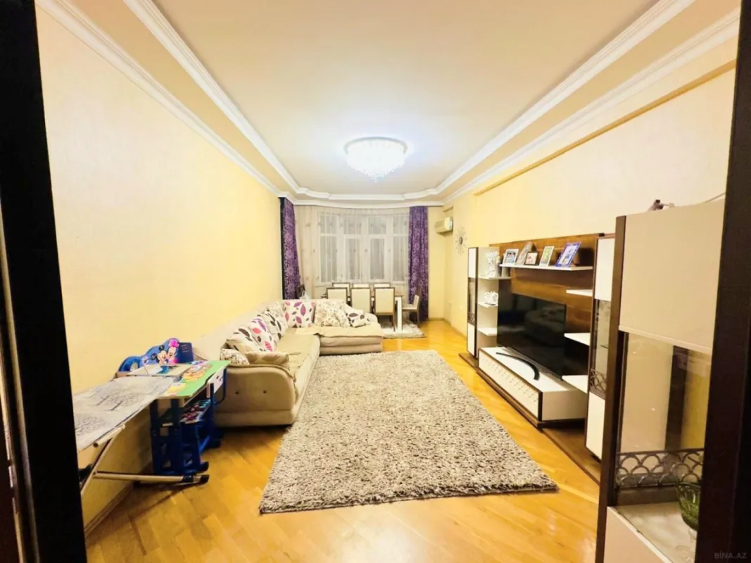 Satılır 3 otaqlı mənzil 128 m²