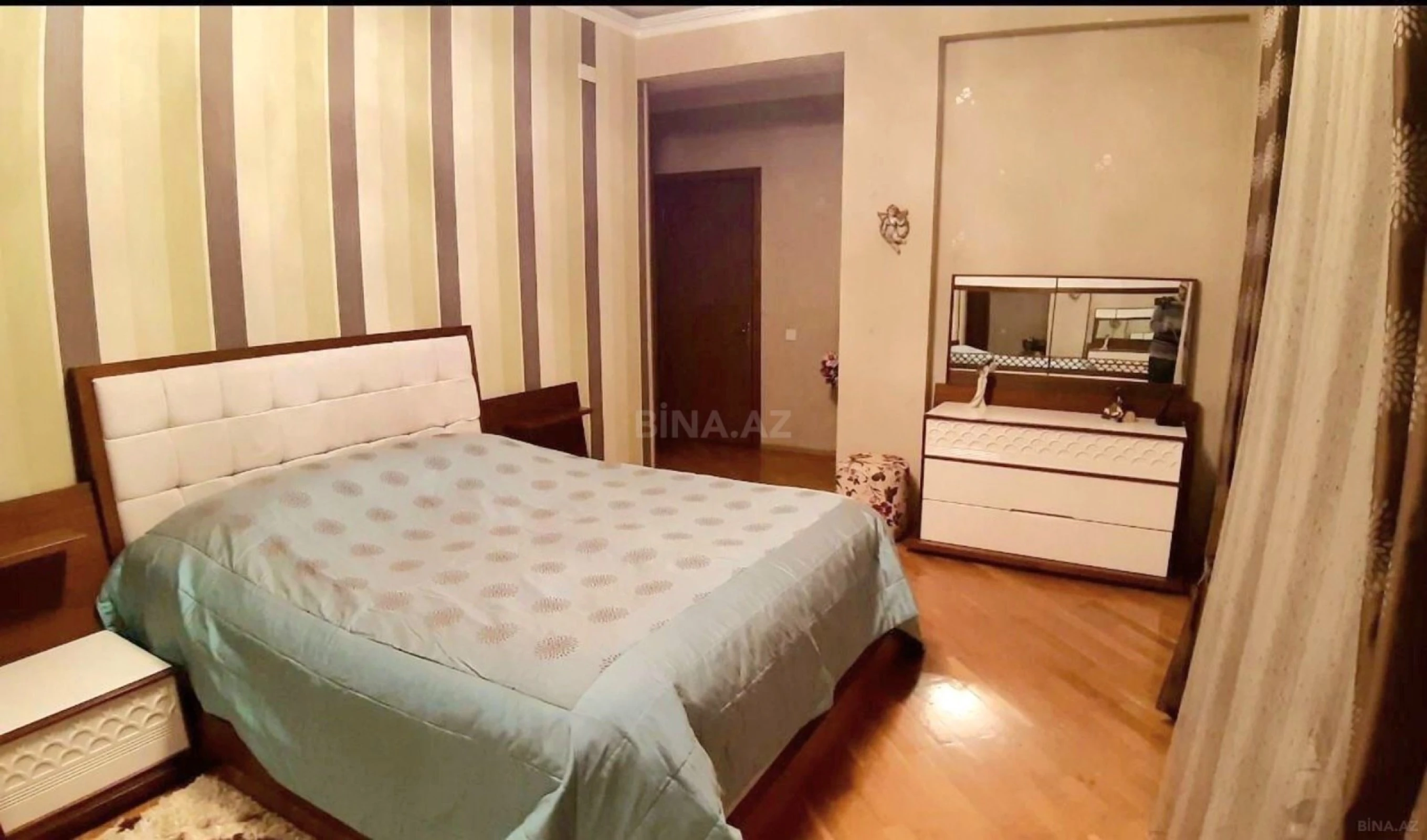 Satılır 3 otaqlı mənzil 128 m²