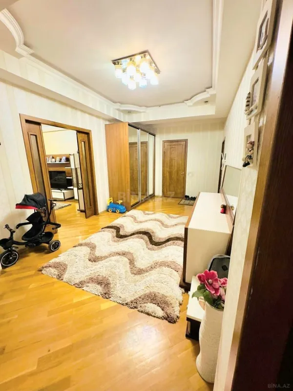 Satılır 3 otaqlı mənzil 128 m²